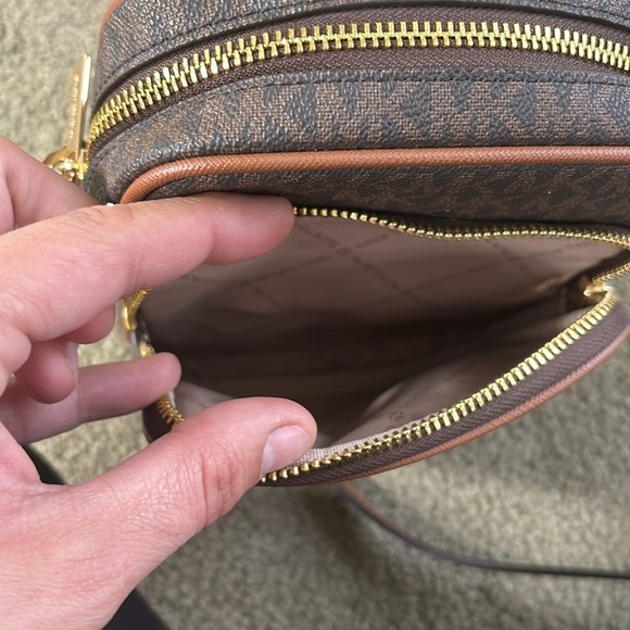 MICHAEL KORS Jet Set Travel Medium Logo
Crossbody Bag! NWOT - Picture 8 of 9